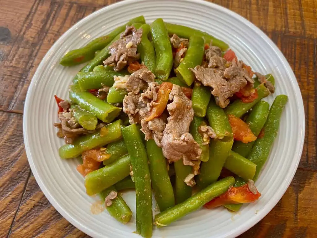 Vietnamese Stir-fry beef, green beans and tomatoes
