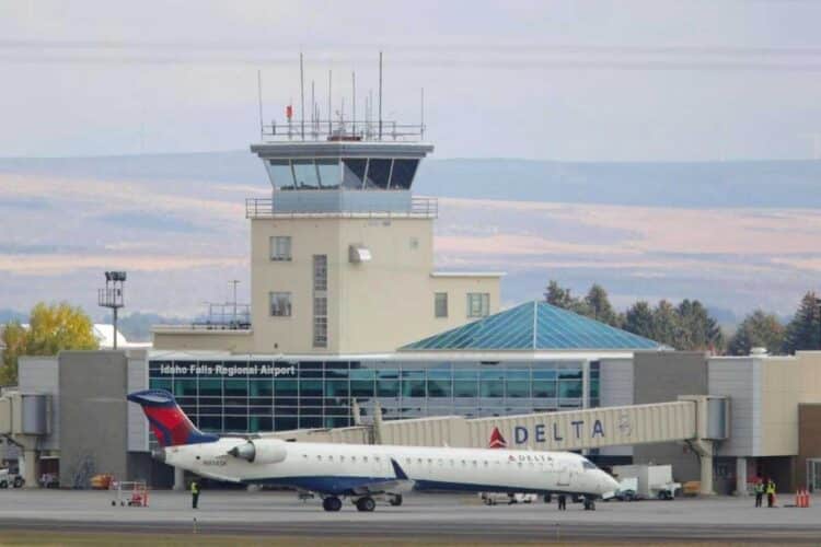Which Airport Is Close To Yellowstone? And Other Yellowstone Airport Travel Facts A Bus On a