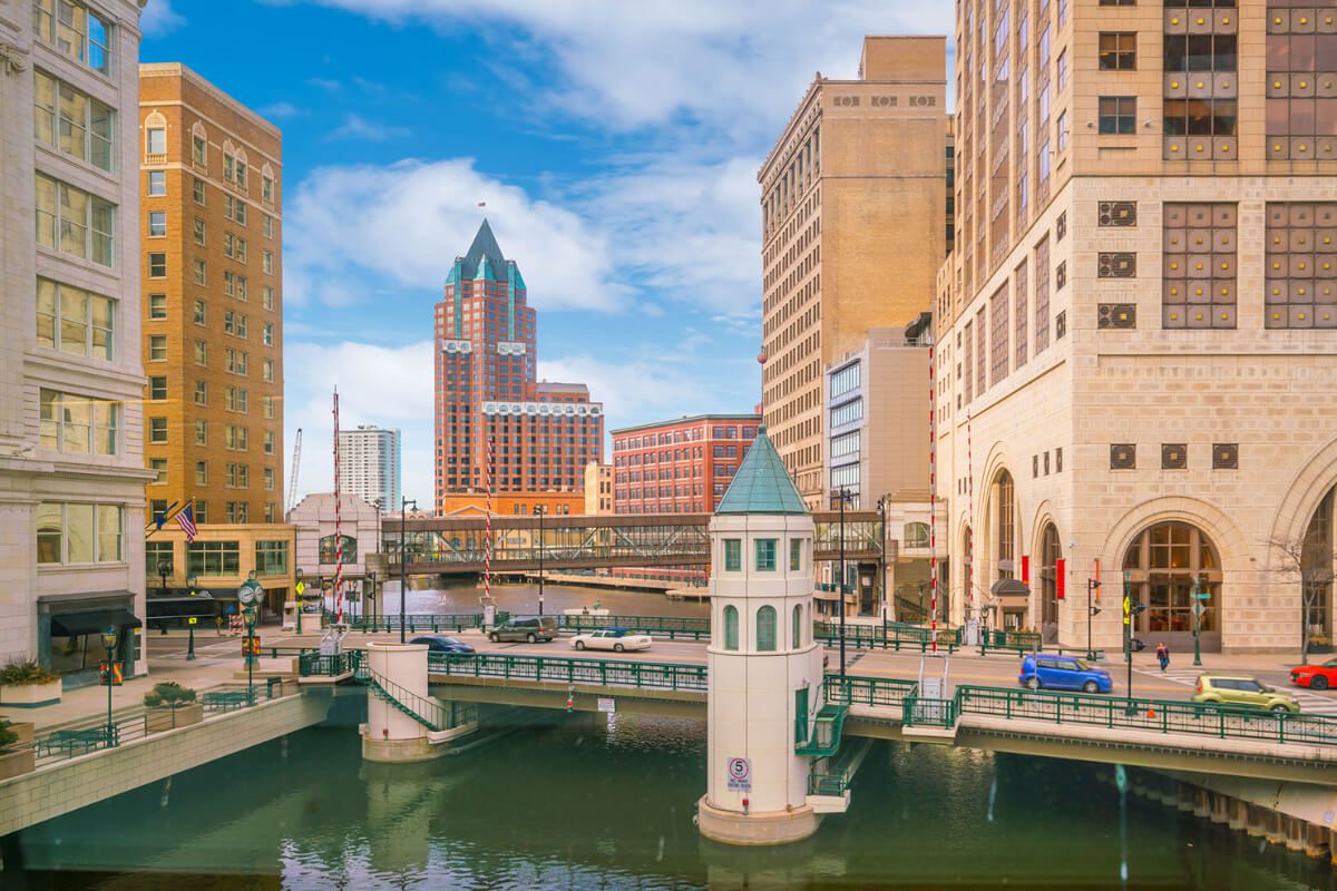 How Safe Is Downtown Milwaukee, Wisconsin? A Bus On a Dusty Road