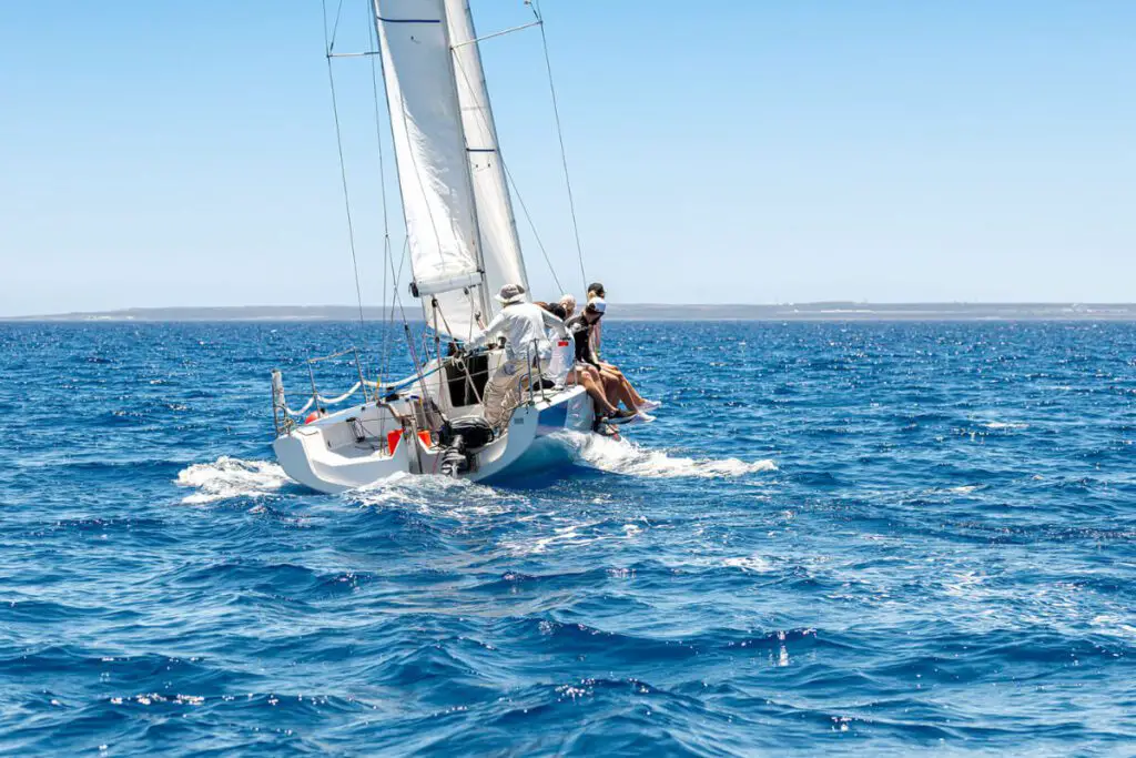 dinghy vs sailboat