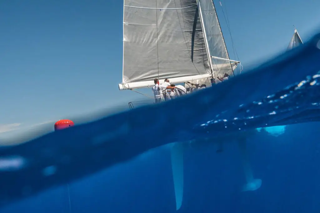 dinghy vs sailboat