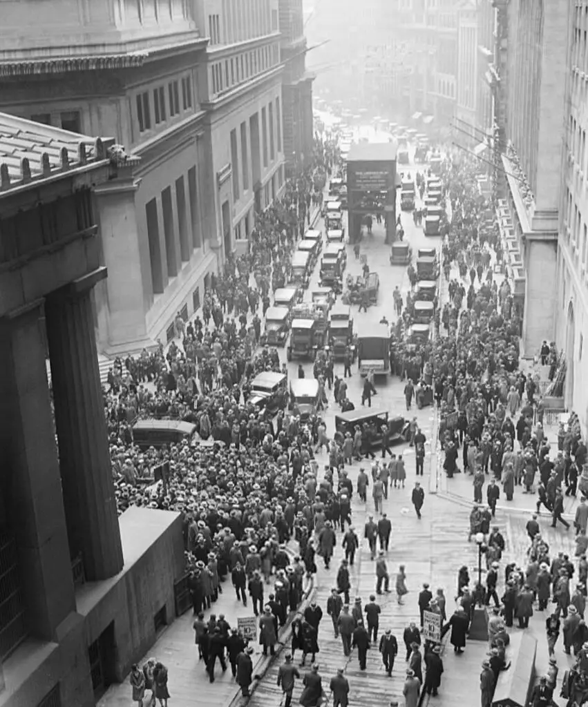 A crowd gathered at the intersection of Wall Street and Broad Street following the 1929 crash.